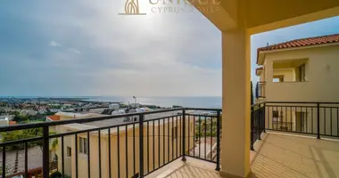 Villa 4 bedrooms in Chloraka, Cyprus