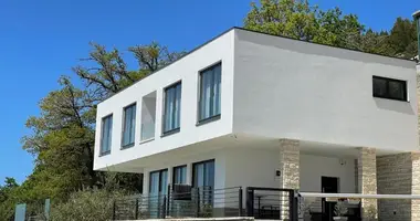 4 bedroom house in Grad Omis, Croatia