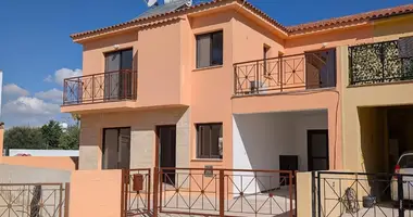 Haus 4 Schlafzimmer in Dromolaxia Meneou Municipality, Zypern