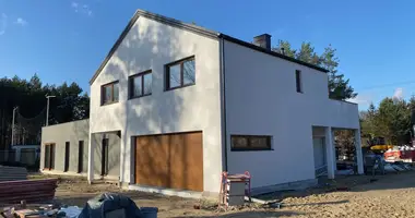 Mieszkanie 4 pokoi w Marki, Polska