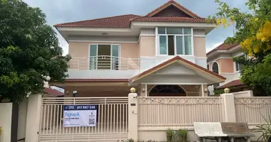 Villa 4 chambres dans Sangkat Phsar Daeum Thkov, Cambodge