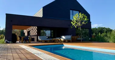 4 bedroom house in Warsaw, Poland