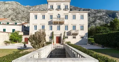 Villa 7 bedrooms in Dobrota, Montenegro