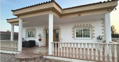 4 bedroom house in Ormideia, Cyprus