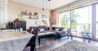 Mieszkanie 3 pokoi w Warszawa, Polska