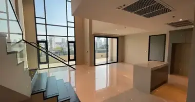 Condo 3 bedrooms in Bangkok, Thailand