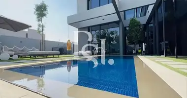 Villa 4 bedrooms in Sharjah, United Arab Emirates