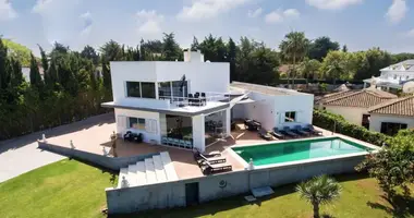 Villa 5 bedrooms in Guadiaro, Spain