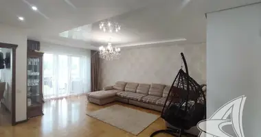 Apartamento 3 habitaciones en Muchaviecki sielski Saviet, Belarús