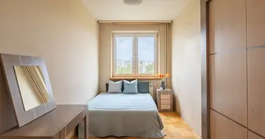 Mieszkanie 3 pokoi w Warszawa, Polska