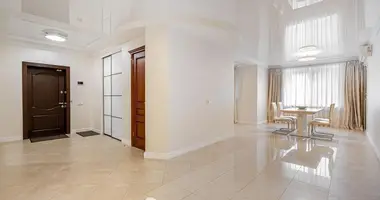 Apartamento 4 habitaciones en Minsk, Belarús