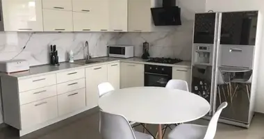 Apartamento 3 habitaciones en Lymanka, Ucrania