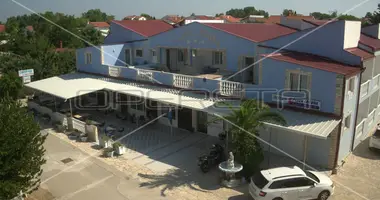 Propriété commerciale 1 180 m² dans Opcina Privlaka, Croatie
