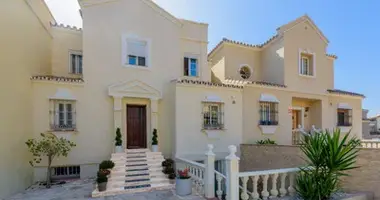 5 bedroom house in Dos Hermanas, Spain