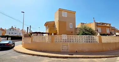 Townhouse 5 bedrooms in Torrevieja, Spain