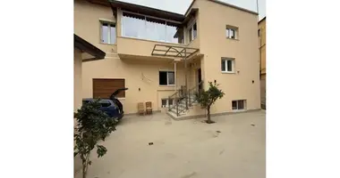 Büro 135 m² in Tirana, Albanien