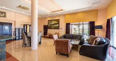 Shop 609 m² in Peyia, Cyprus