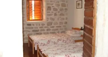 Квартира 3 спальни в Херцег-Нови, Черногория