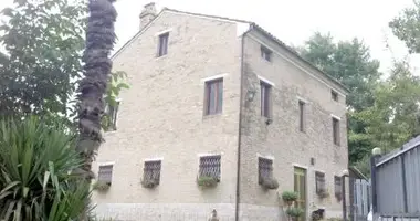 Casa 11 habitaciones en Terni, Italia