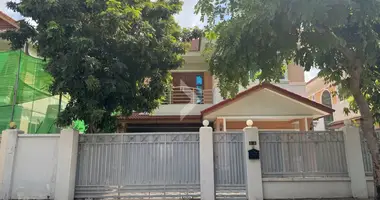 Villa 3 bedrooms in Sangkat Phsar Daeum Thkov, Cambodia