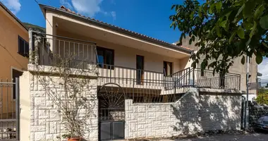 Haus 2 Schlafzimmer in Skaljari, Montenegro