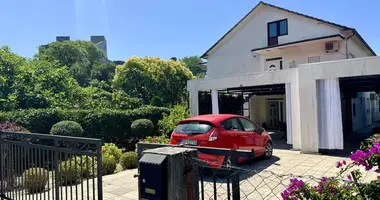 Apartamento 4 habitaciones en Tivat, Montenegro