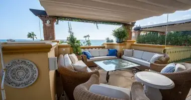 5 bedroom apartment in Rio Real, Spain