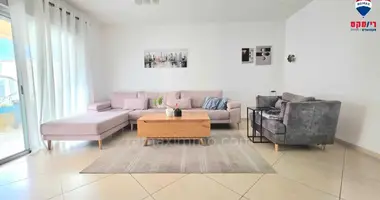 Apartamento 5 habitaciones en Hadera, Israel