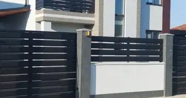 Haus 4 zimmer in Fontanka, Ukraine