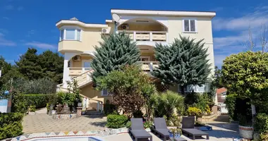 House 16 rooms in Opcina Dezanovac, Croatia