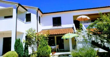 Hôtel 357 m² dans Grad Novigrad, Croatie
