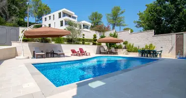Villa 4 bedrooms in Tivat, Montenegro
