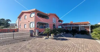 Дом 8 комнат в Вир, Хорватия
