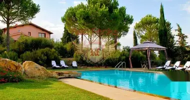 Commercial in Tuscany, Italy
