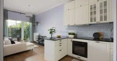 Квартира 2 комнаты в Варшава, Польша