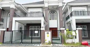 Willa 4 pokoi w Sangkat Spean Thmor, Kambodża