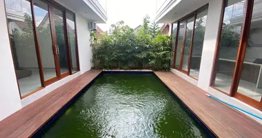 Haus 5 Schlafzimmer in Abianbase, Indonesien