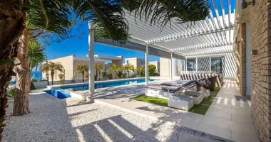 Apartamento 4 habitaciones en Agios Georgios Peyeias, Chipre