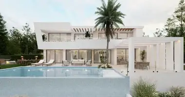 4 bedroom house in Estepona, Spain