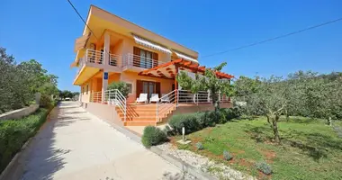 Villa 9 bedrooms in Croatia