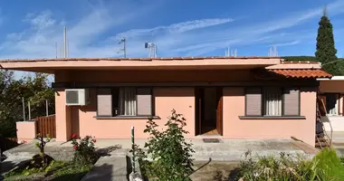 2 bedroom house in Loutraki-Perachora-Agioi Theodoroi Municipality, Greece