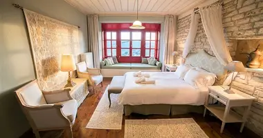 Hotel 700 m² in Ano Pedina, Greece