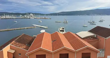 Wohnung 3 Schlafzimmer in Tivat, Montenegro