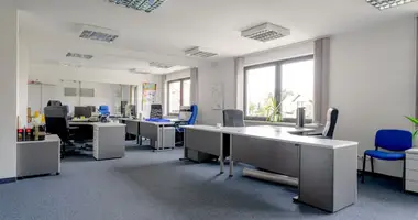 Propriété commerciale 423 m² dans Varsovie, Pologne