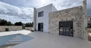 Villa 3 rooms in Plaka, Greece