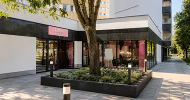 Commercial property 77 m² in Warsaw, Poland