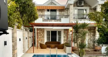 Haus 4 Schlafzimmer in Tivat, Montenegro
