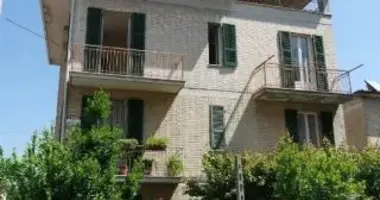 Casa 13 habitaciones en Terni, Italia