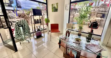 Commercial property in Arona, Spain