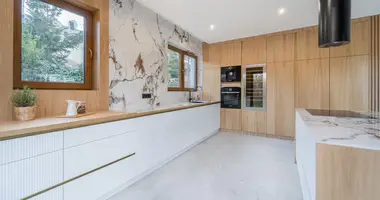 Haus 7 zimmer in Konstancin Jeziorna, Polen